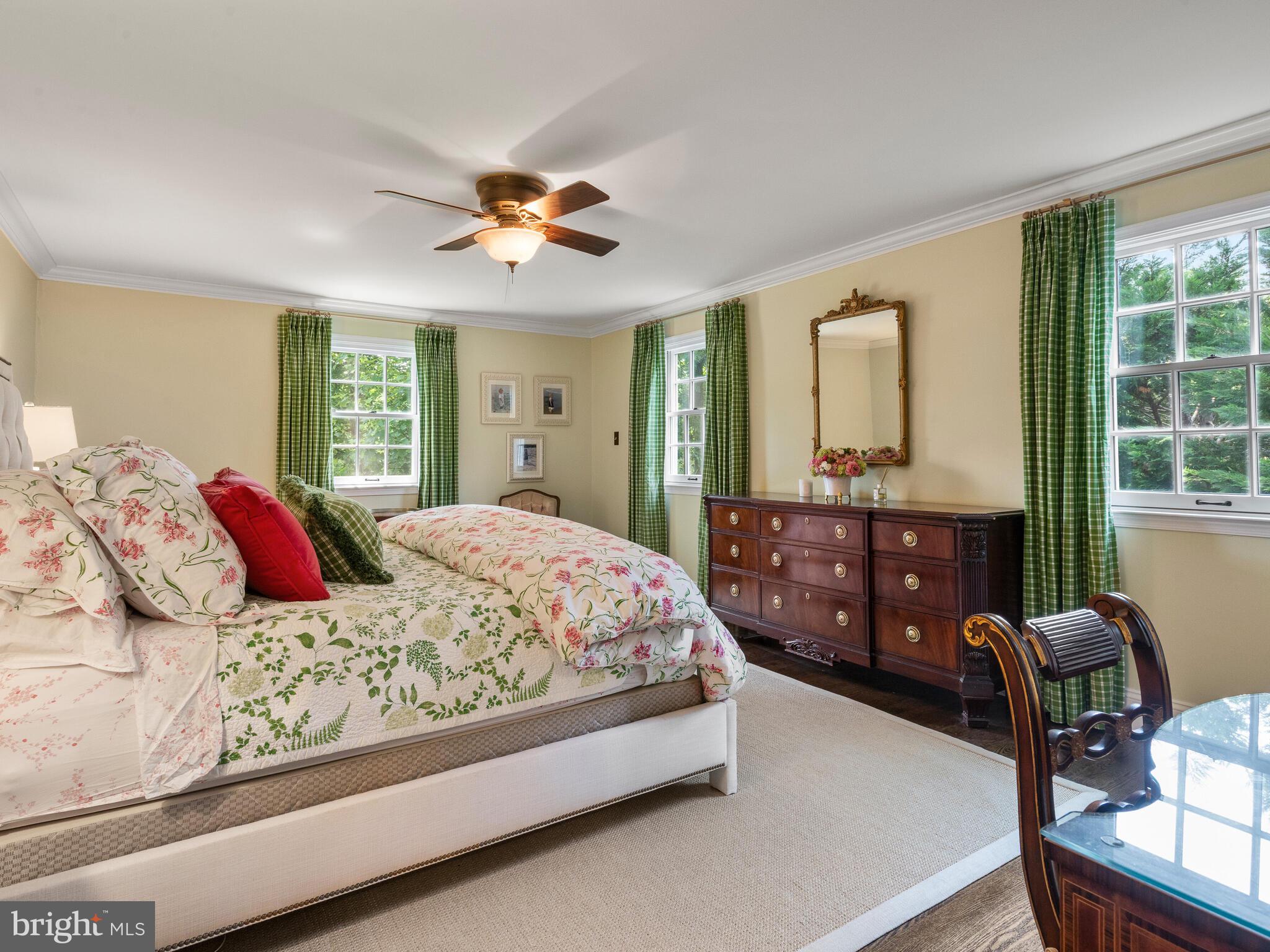 SPRING KNOLL - Residential