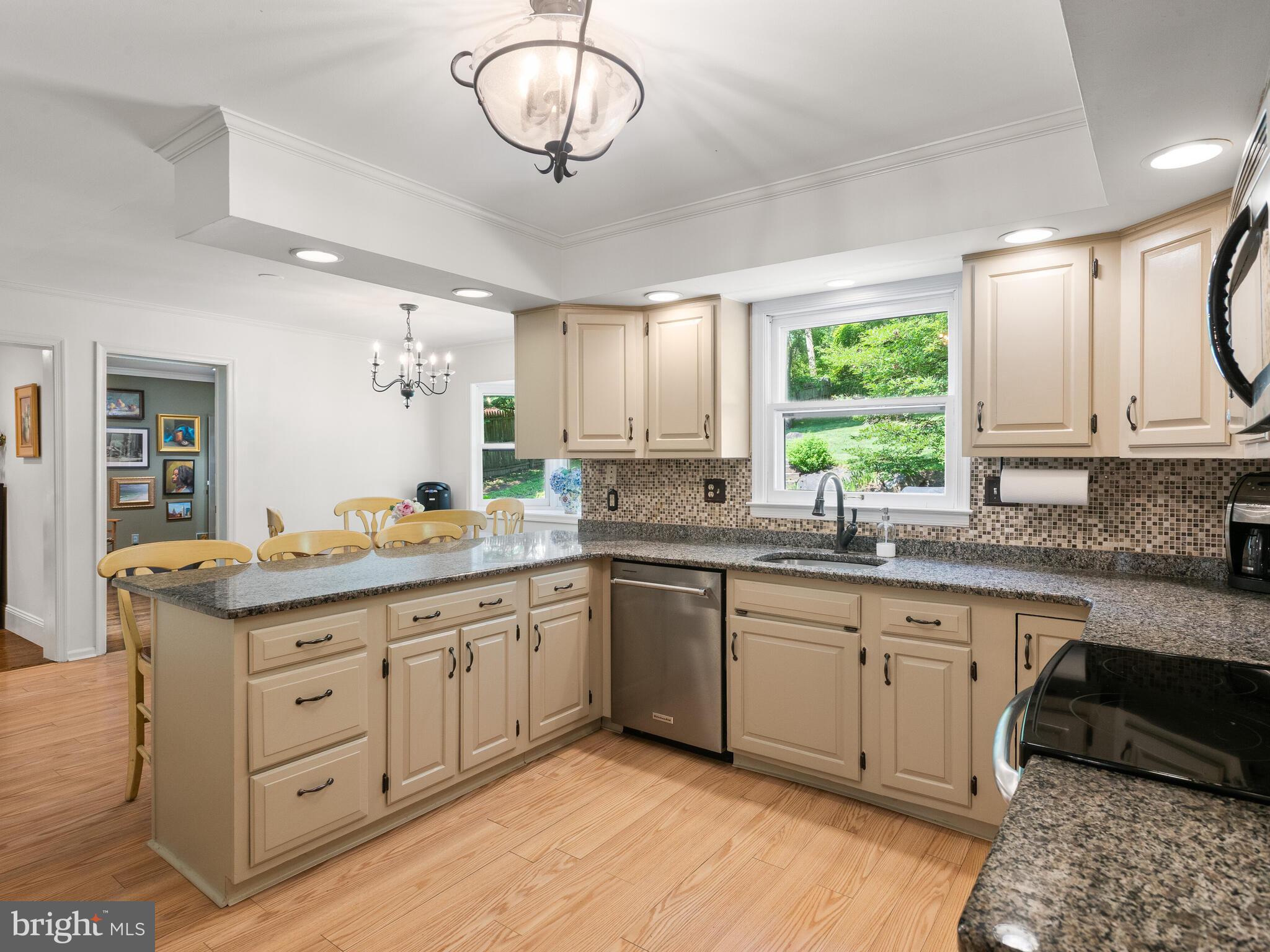 SPRING KNOLL - Residential