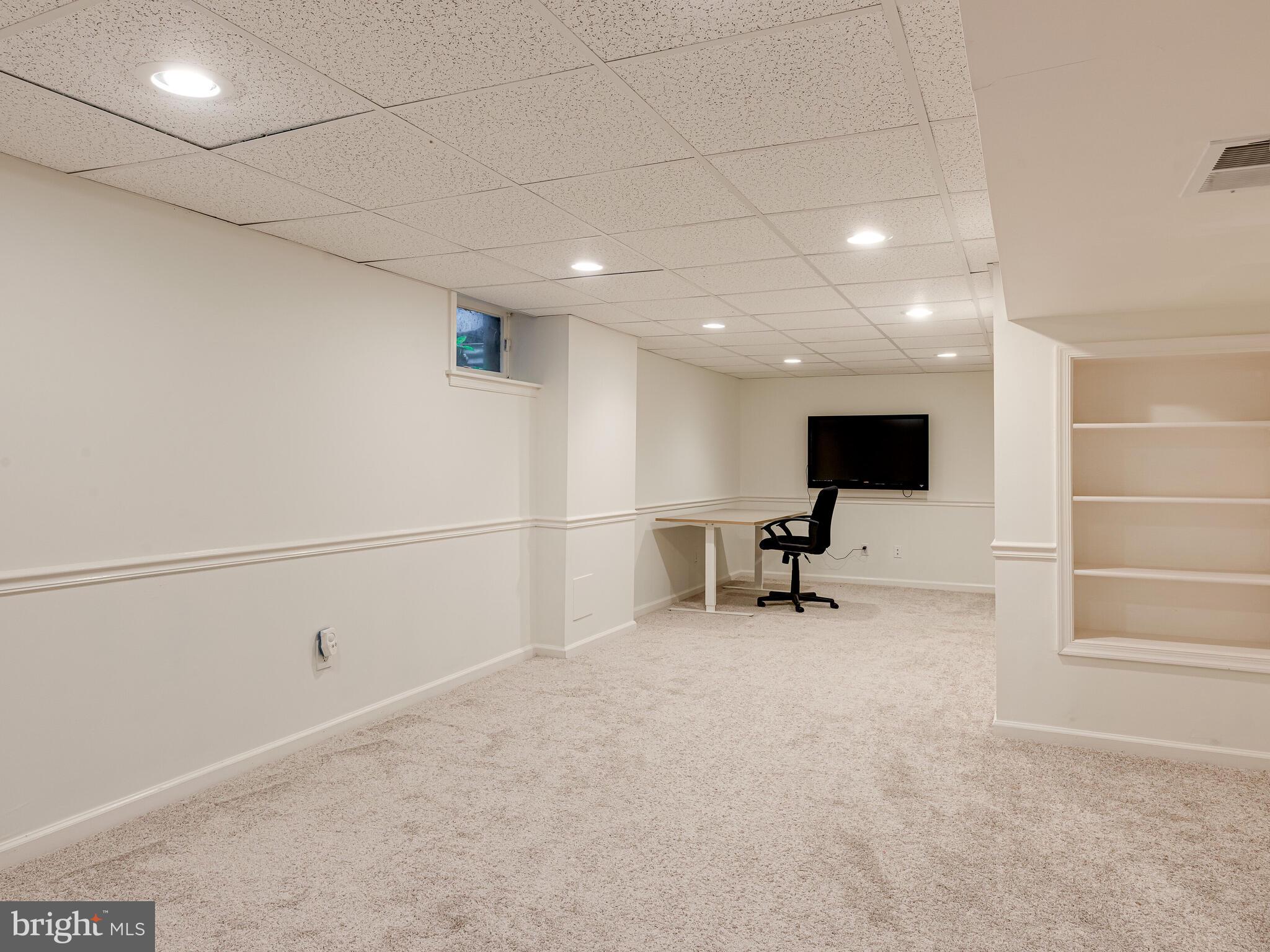 SPRING KNOLL - Residential