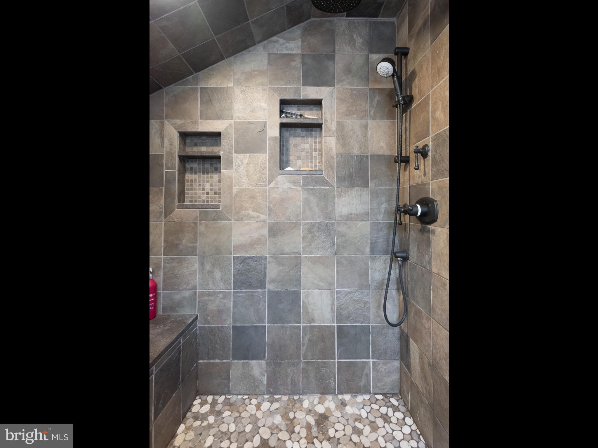 SPRING KNOLL - Residential