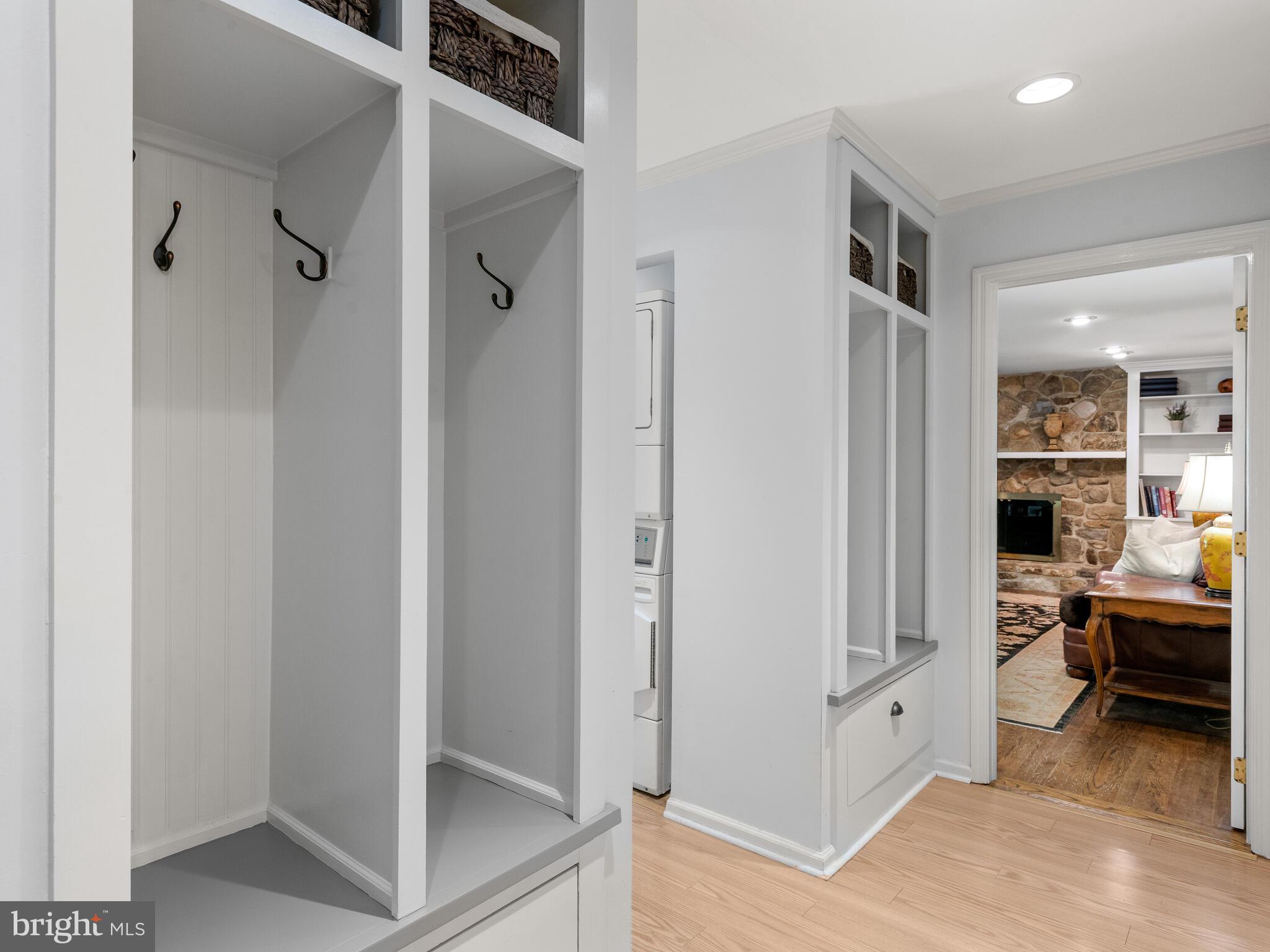 SPRING KNOLL - Residential