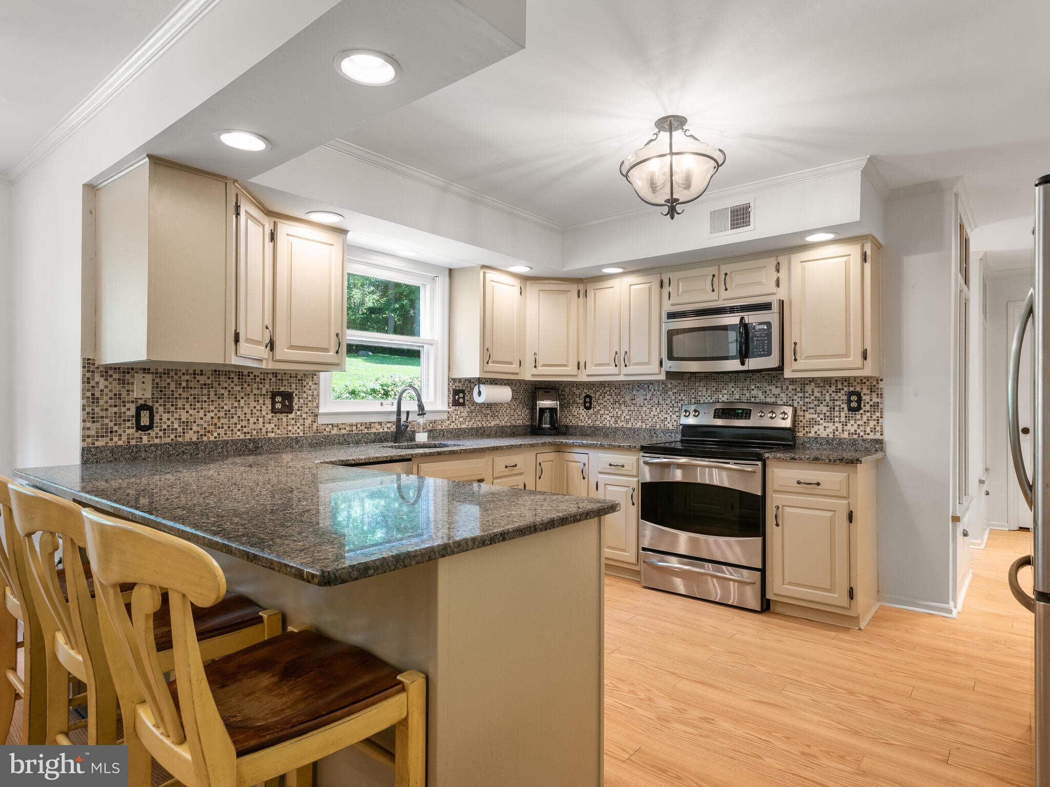 SPRING KNOLL - Residential