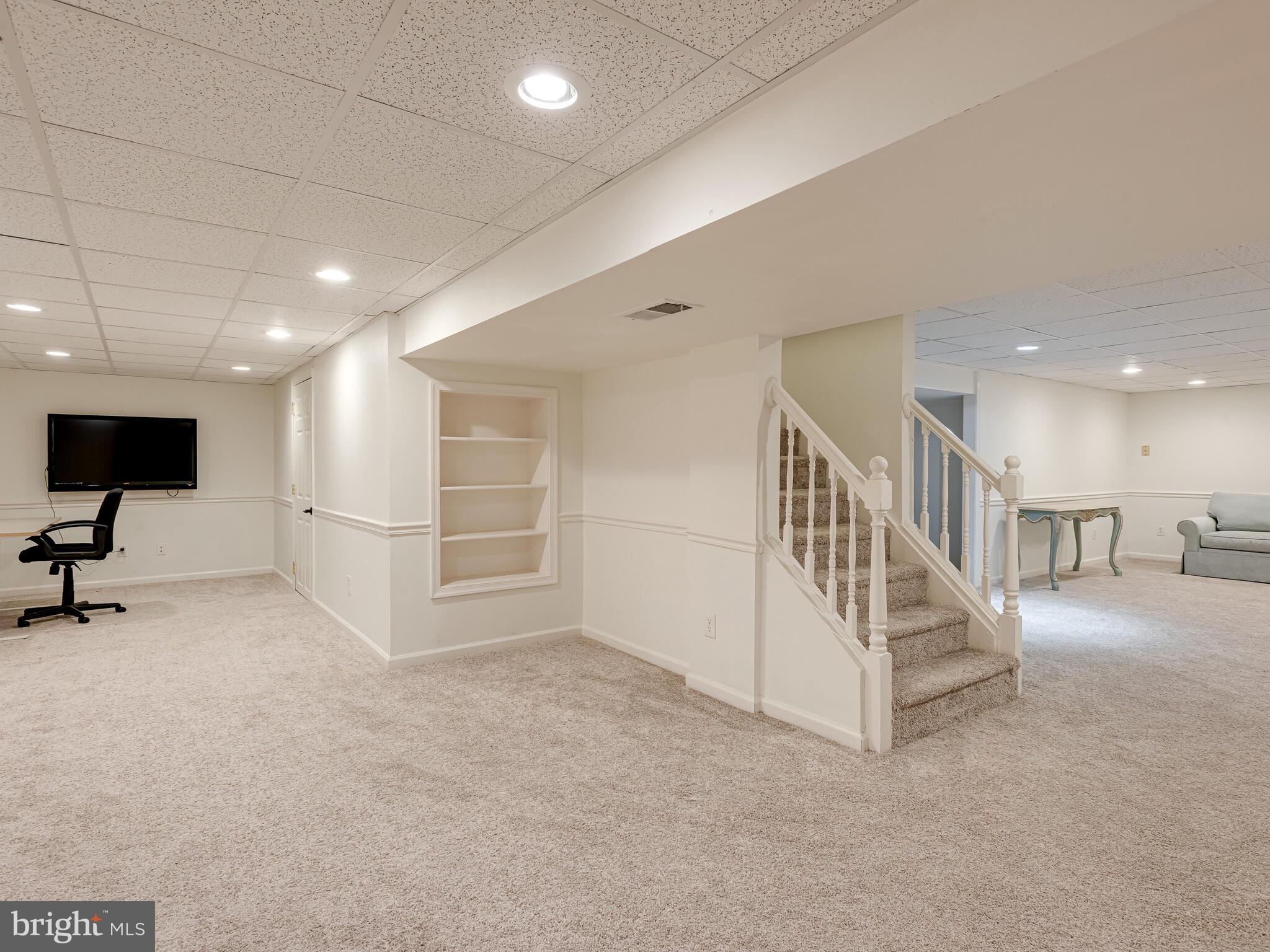 SPRING KNOLL - Residential