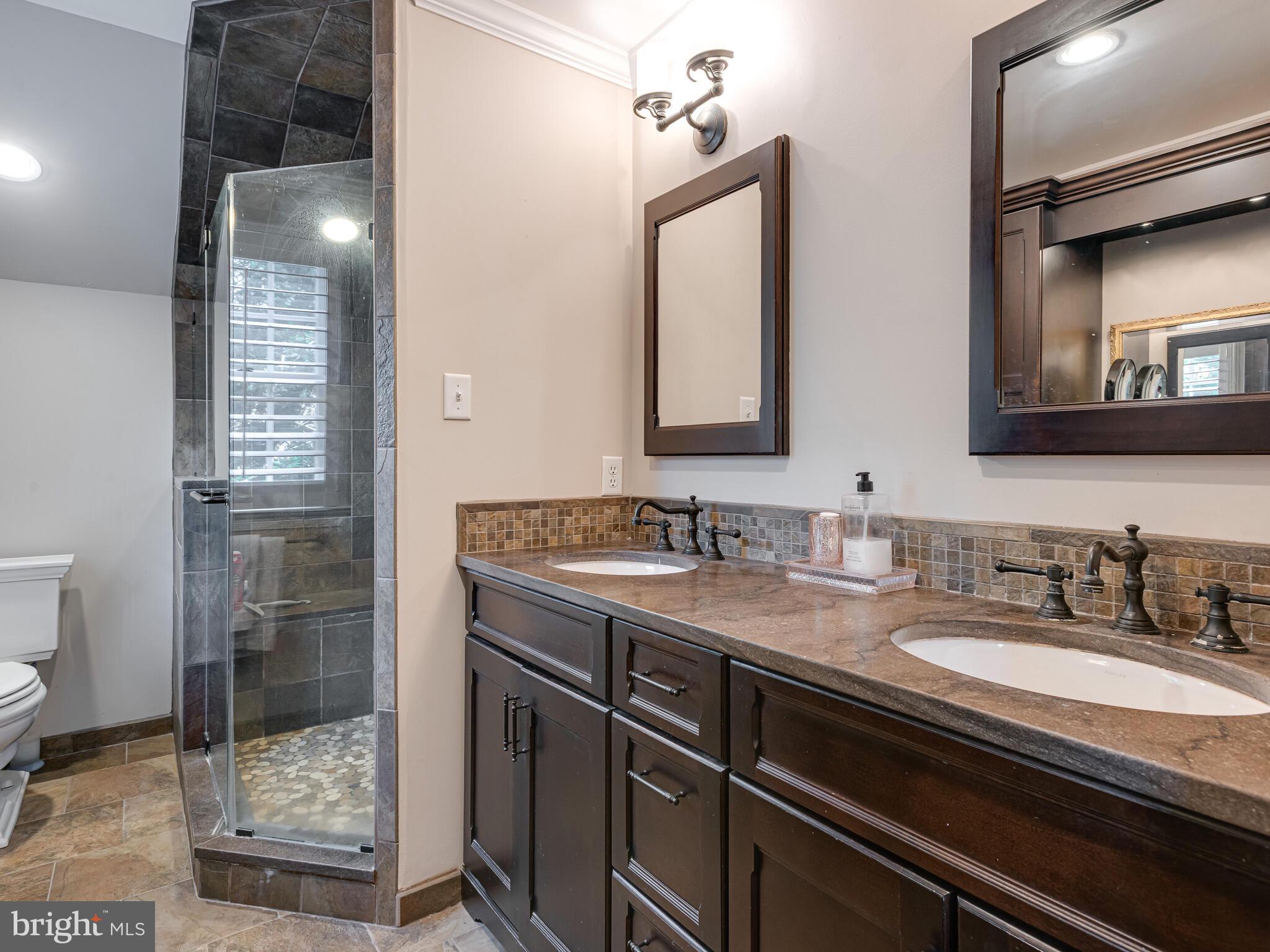 SPRING KNOLL - Residential