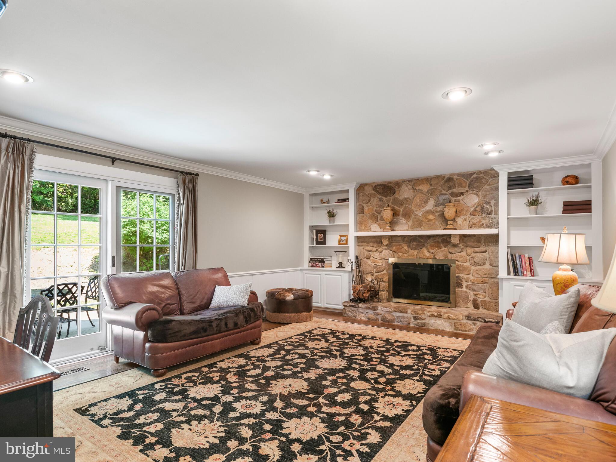 SPRING KNOLL - Residential