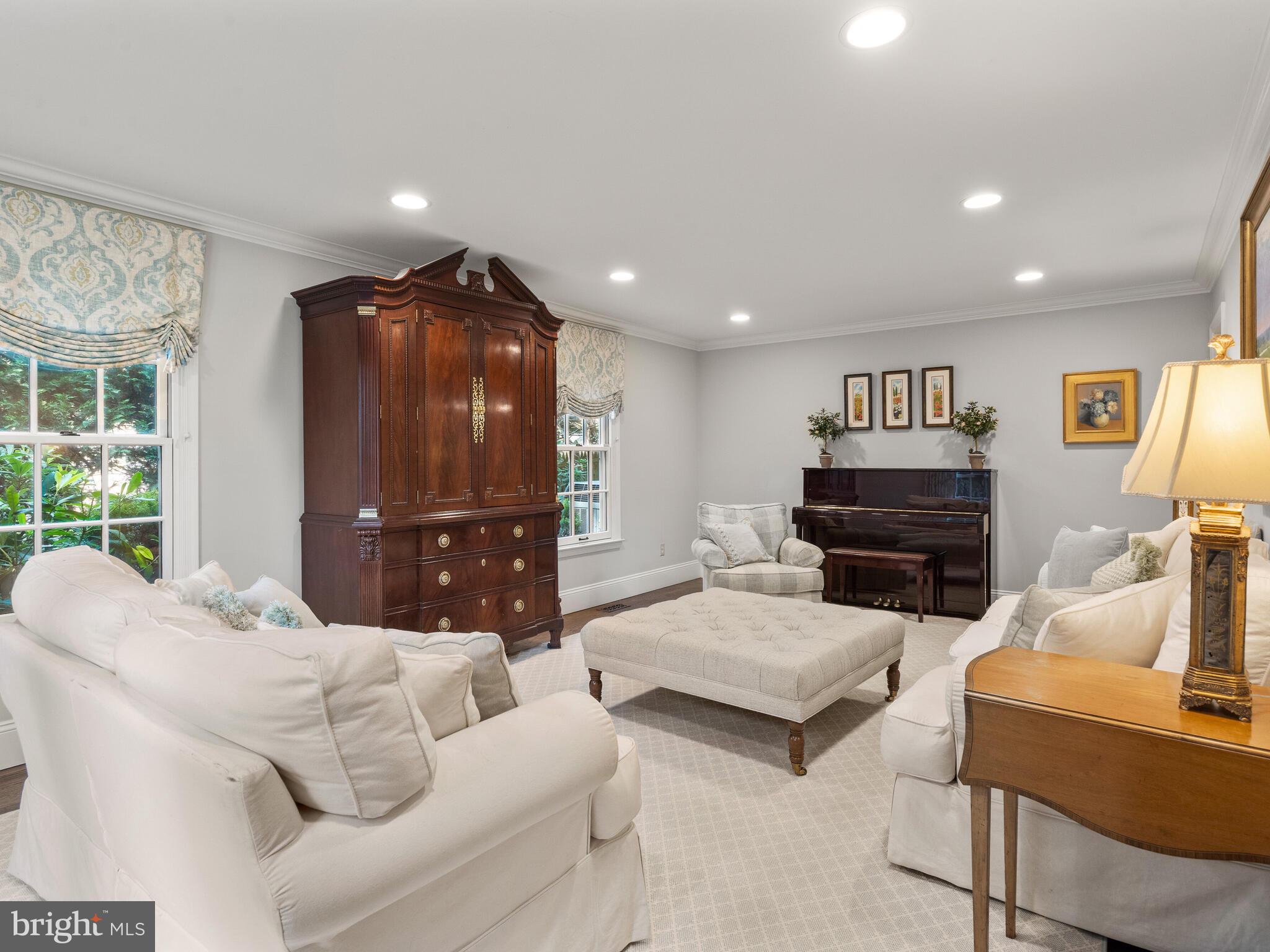 SPRING KNOLL - Residential