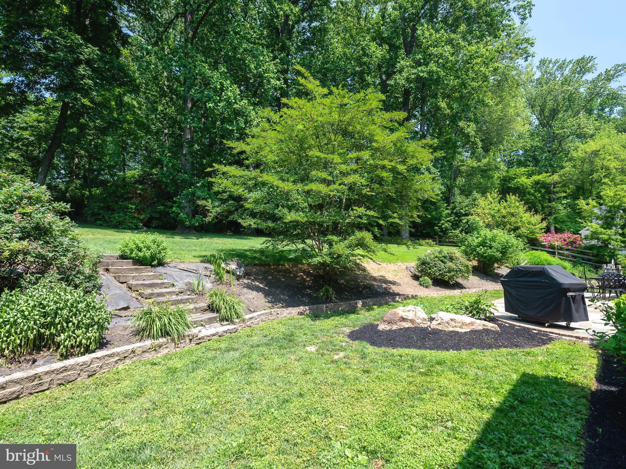 SPRING KNOLL - Residential