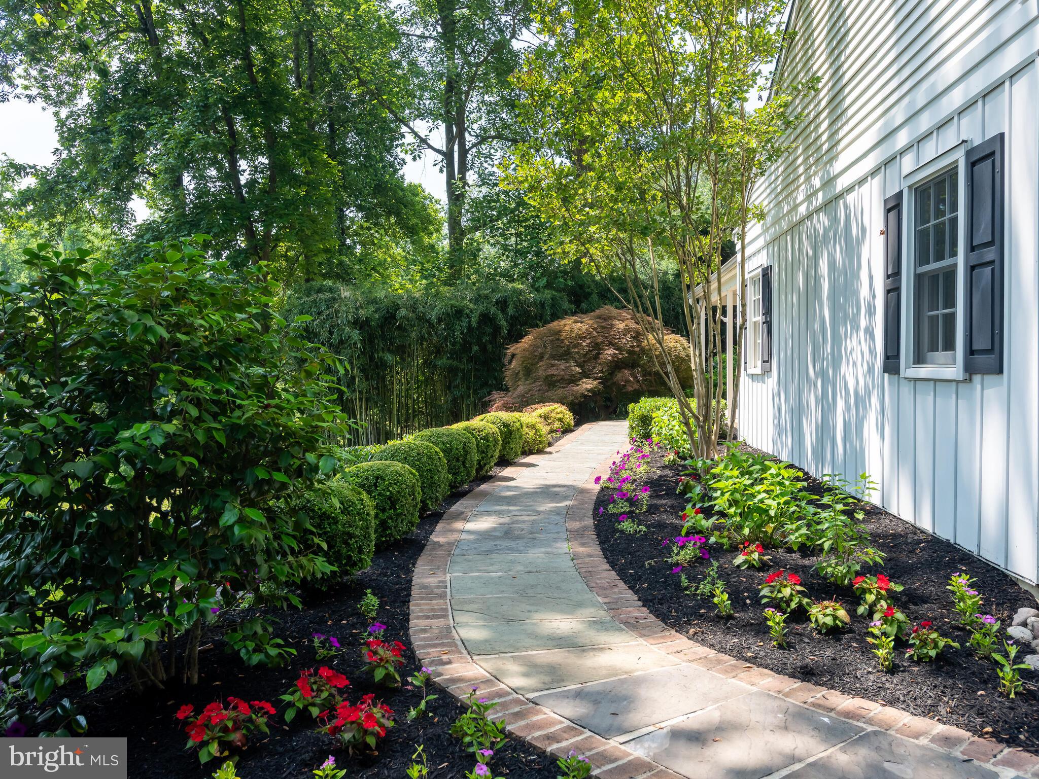 SPRING KNOLL - Residential