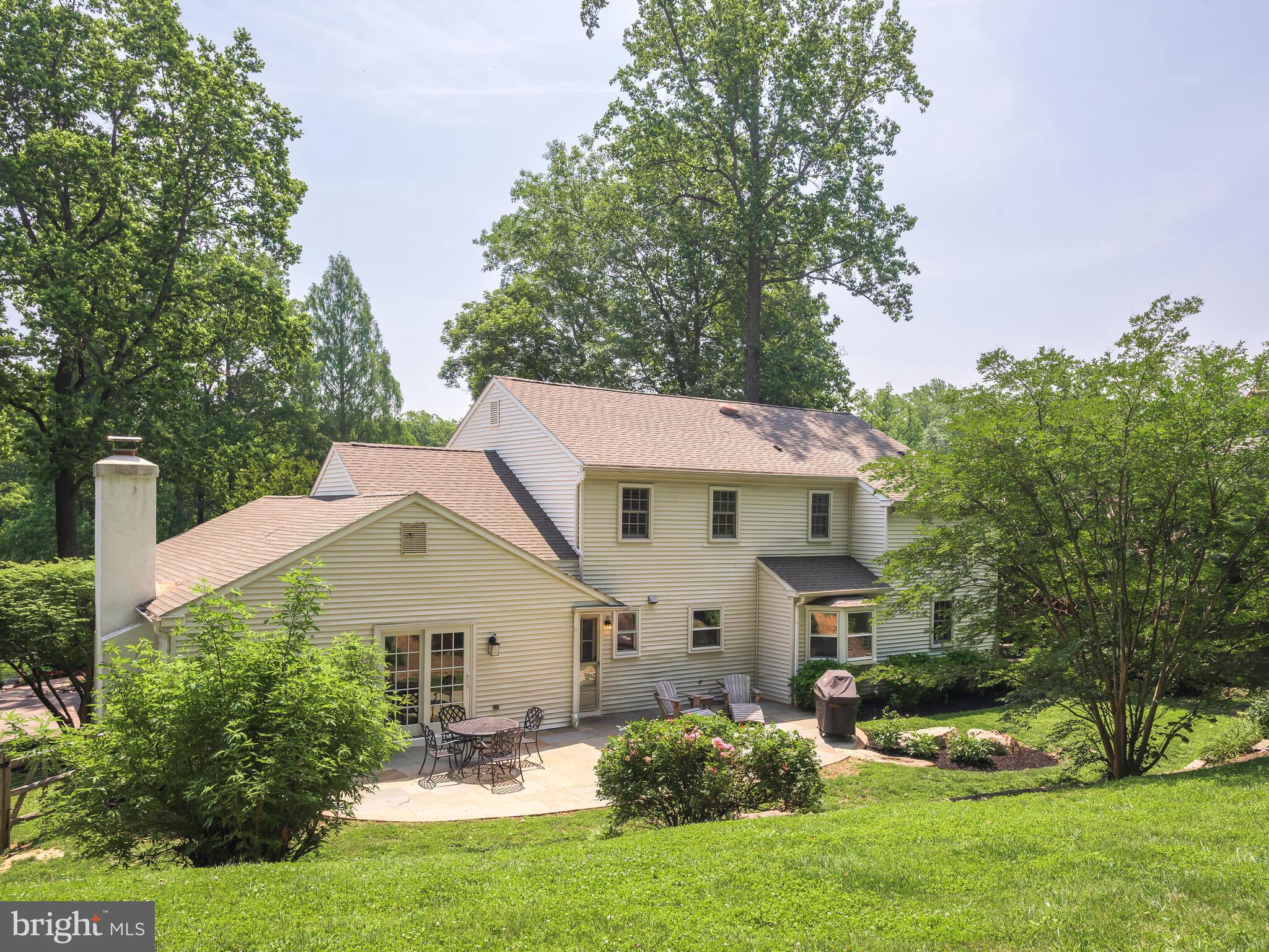 SPRING KNOLL - Residential