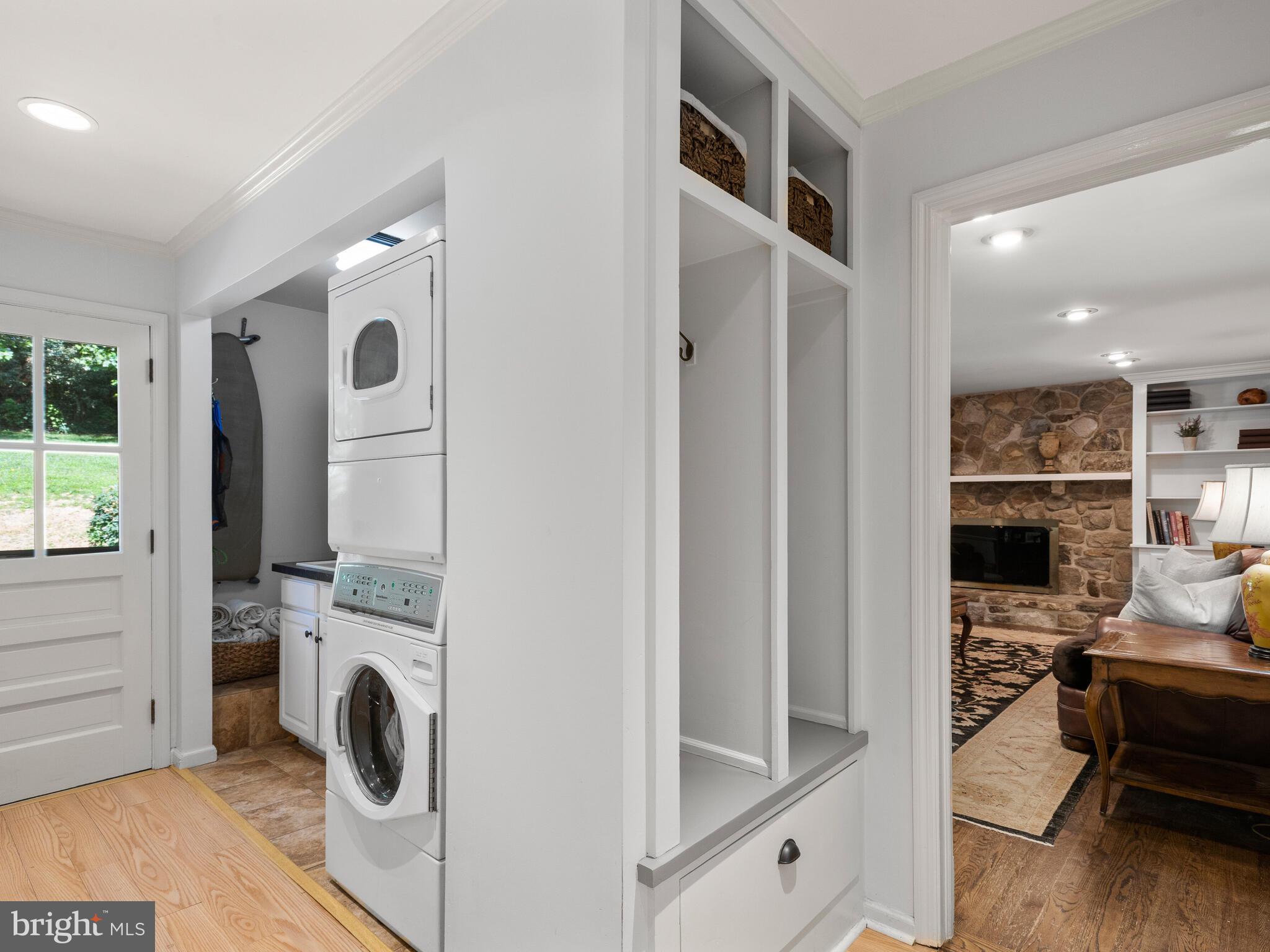 SPRING KNOLL - Residential