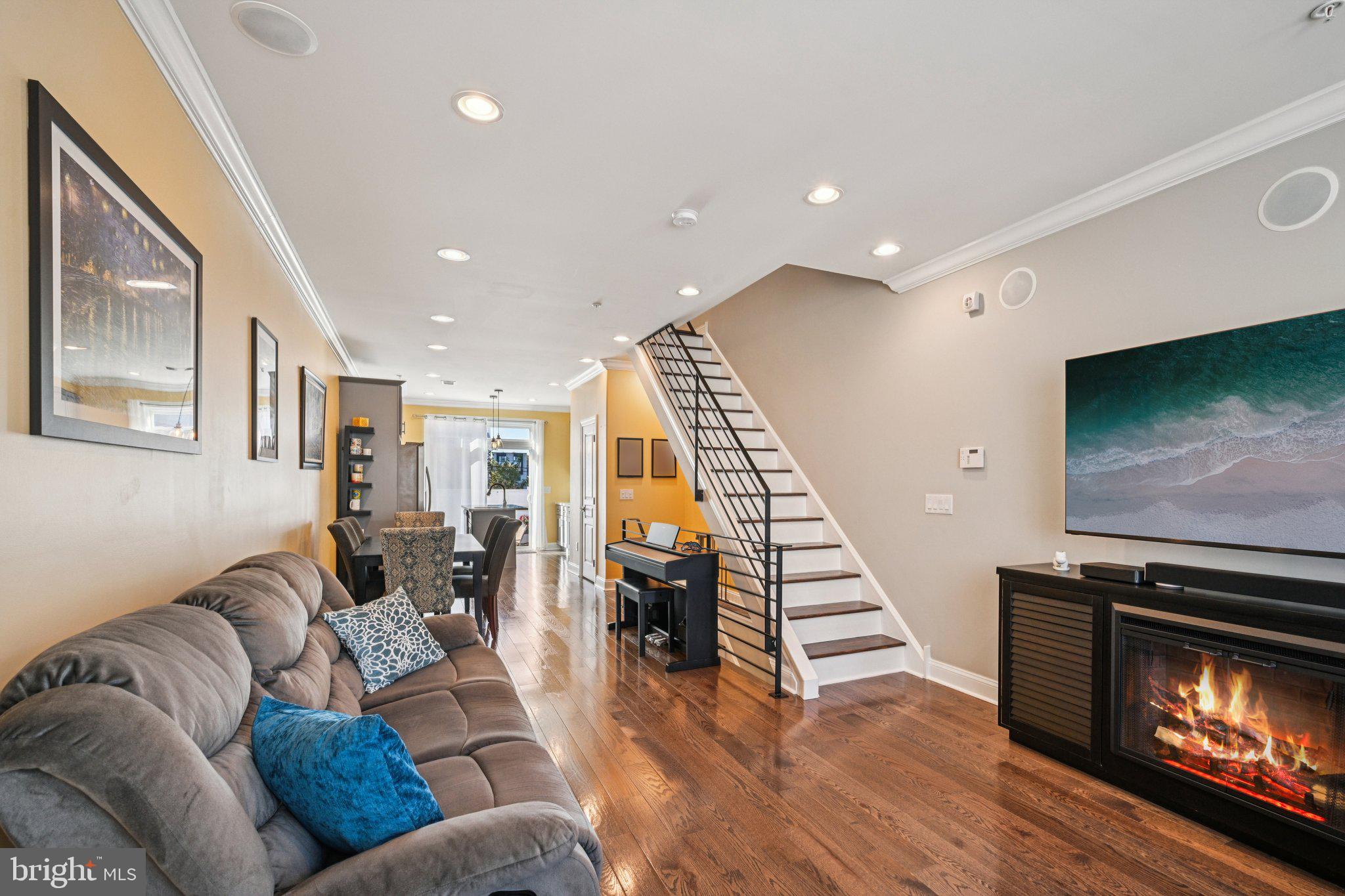 1728 N LAMBERT STREET