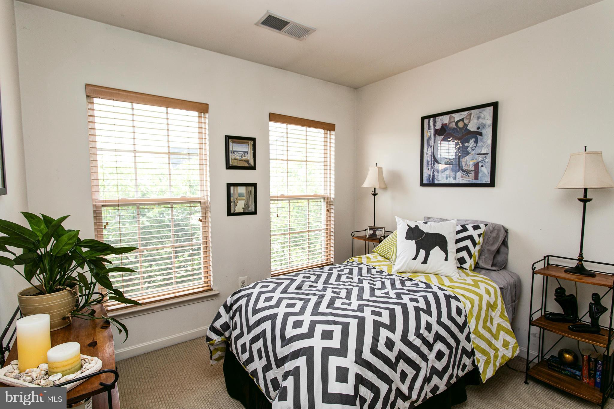 ASHBURN VILLAGE - Residential