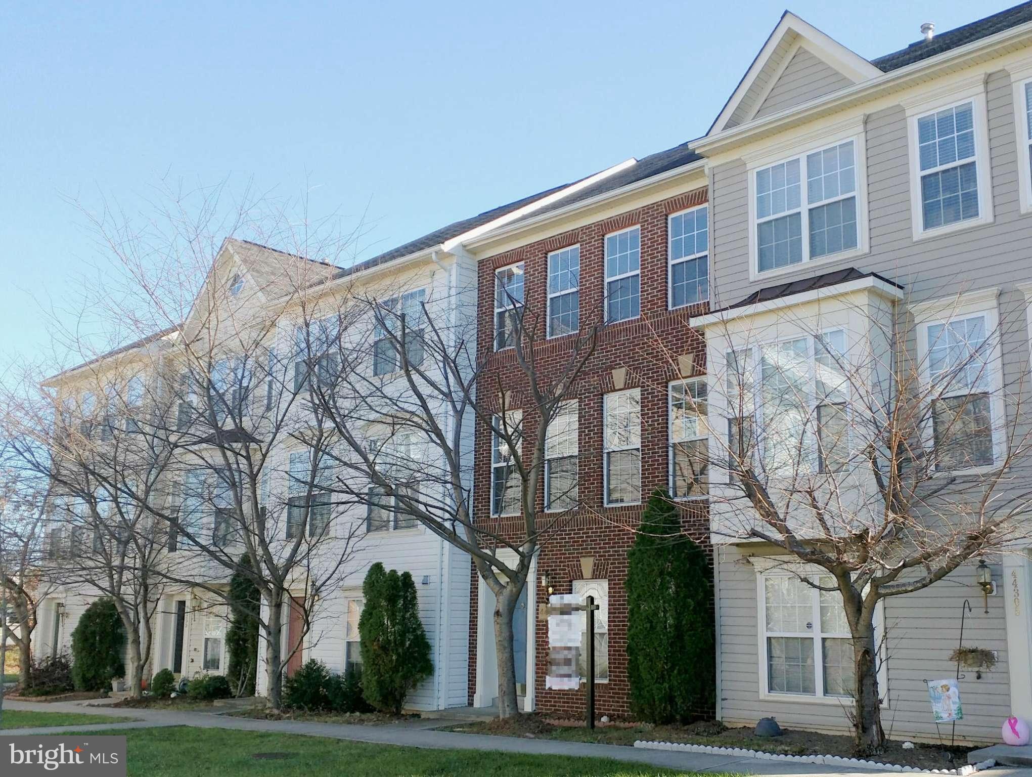 ASHBURN VILLAGE - Residential