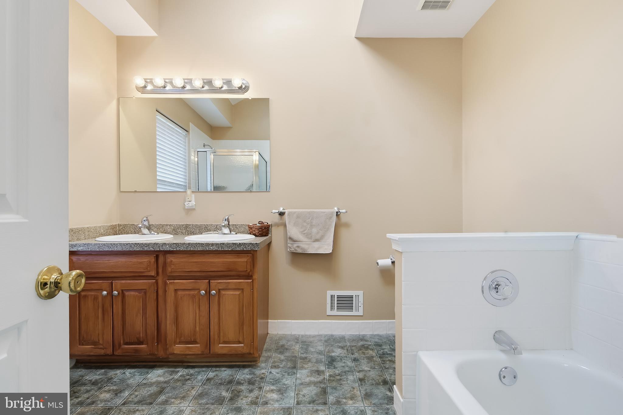 MEWS AT VALLEY FOR - Residential