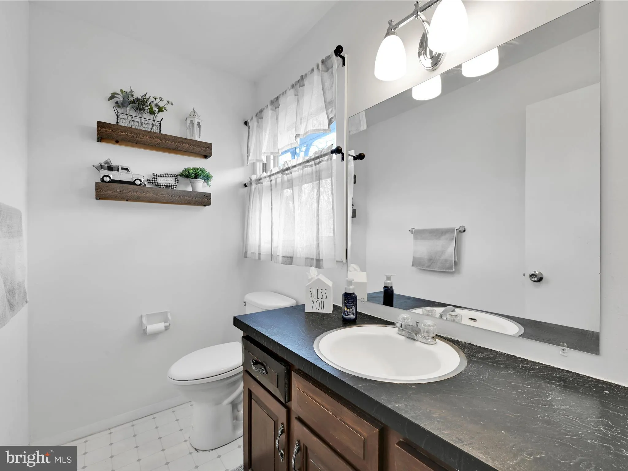 Middletown, Pennsylvania 17057, United States, 3 Bedrooms Bedrooms, ,2 BathroomsBathrooms,Residential,Pending,3901