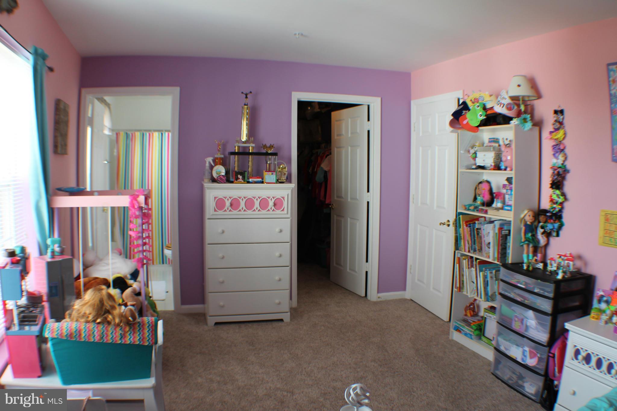 CROMWELL FOUNTAIN - Residential