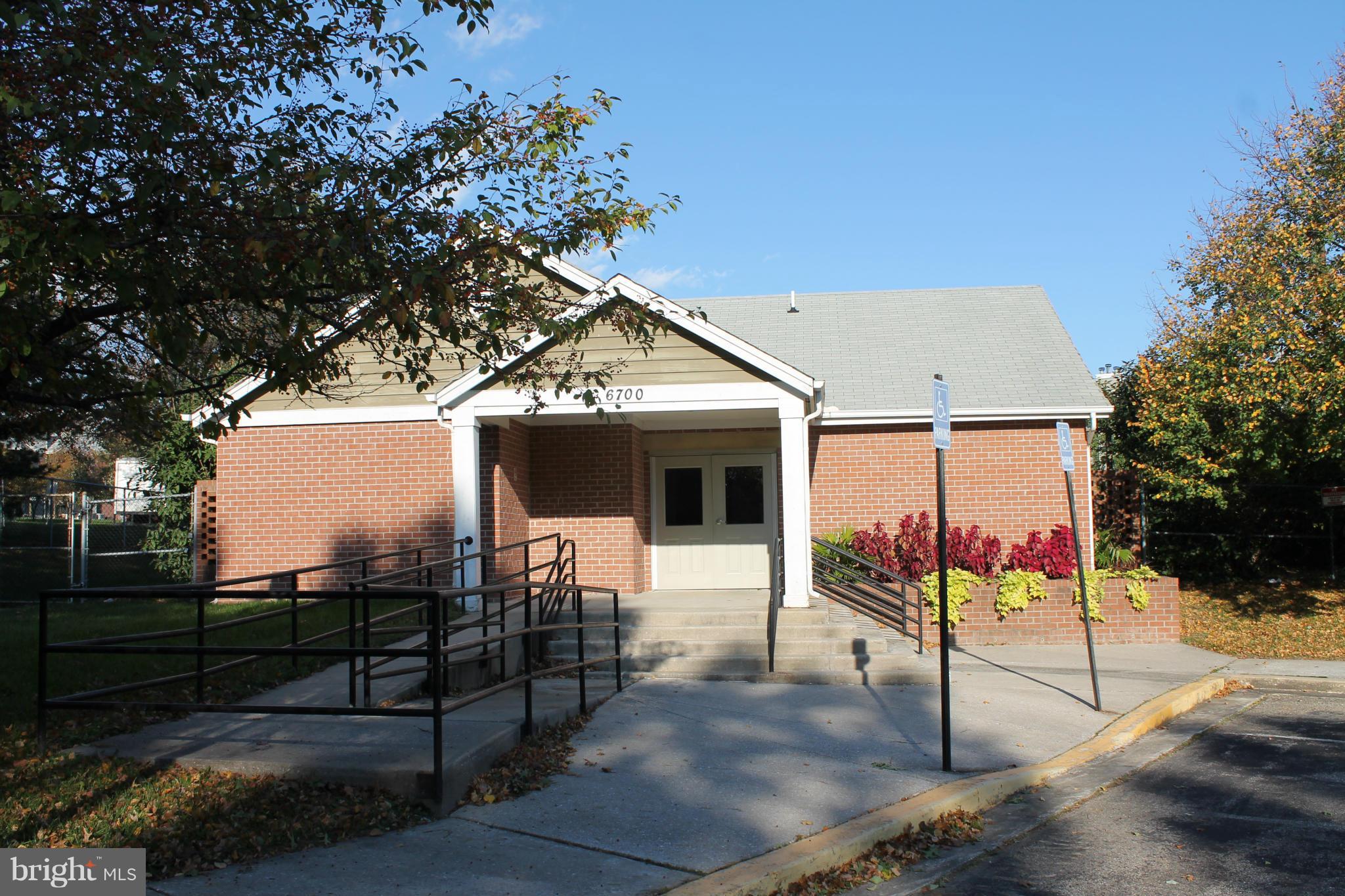 CROMWELL FOUNTAIN - Residential