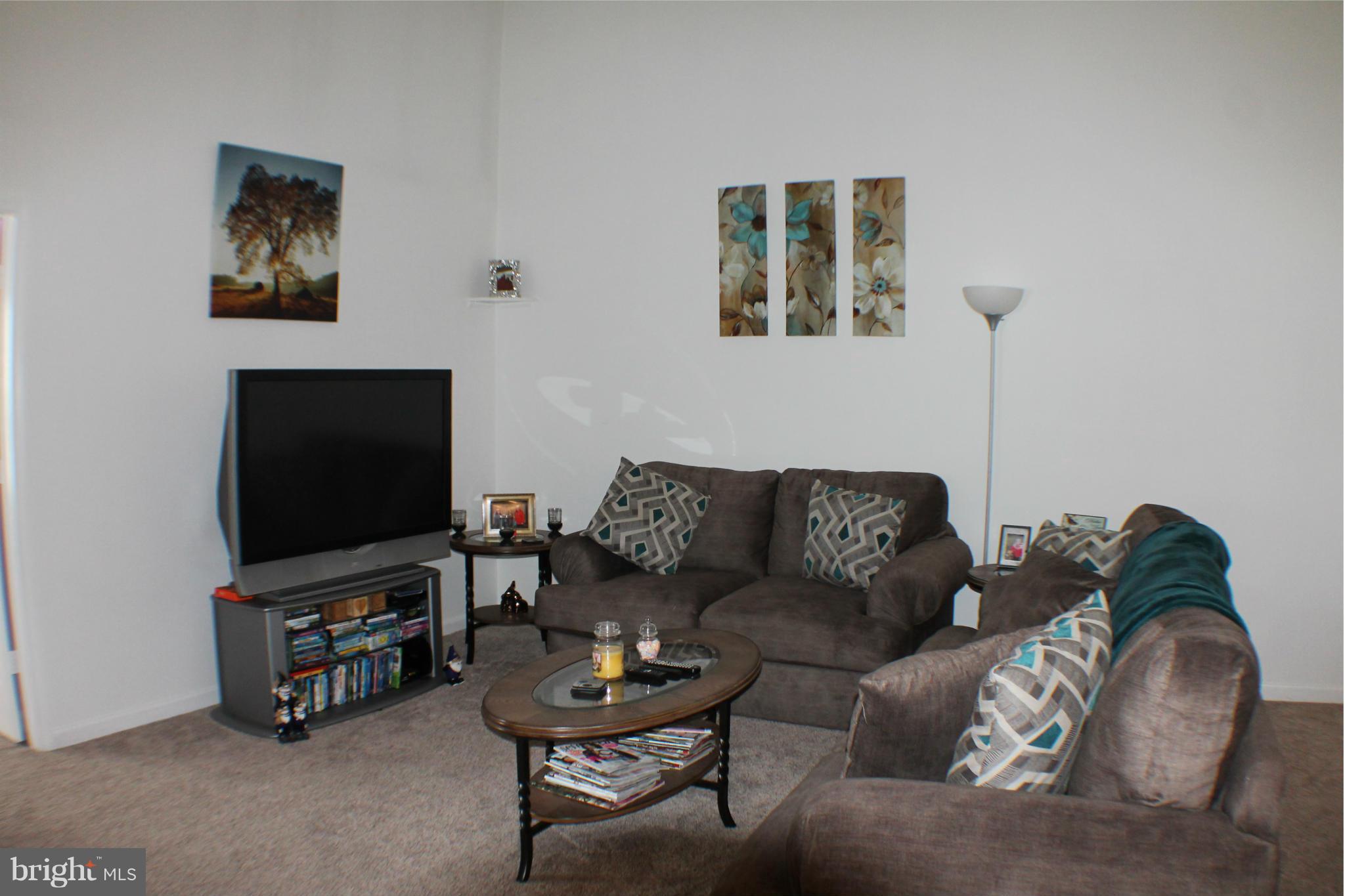 CROMWELL FOUNTAIN - Residential