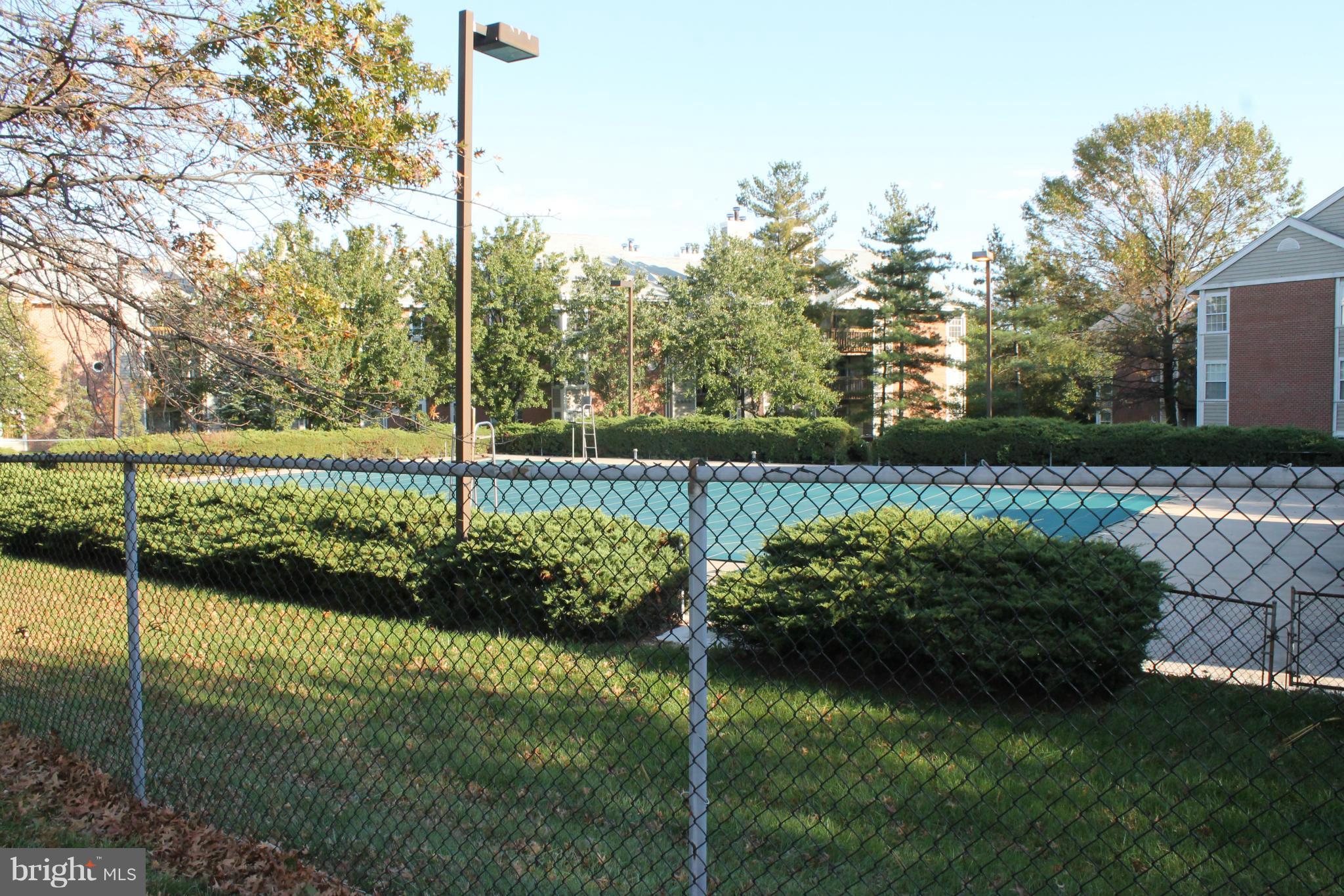 CROMWELL FOUNTAIN - Residential