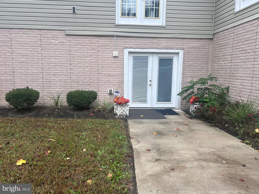 Professional Office Space for Lease – Ideal for Small Businesses!
Spacious lower-level unit located off a private road, perfect for a law office, therapy practice, accounting firm, title company, or other professional use. The space is currently used as a church on Sundays, and the owner is offering the entire lower-level space for exclusive weekday use (Monday–Friday). Convenient and private setting with the upper level occupied by residential tenants. This is an excellent opportunity for a business seeking a quiet, professional environment with flexible use options.
**Upstairs unit is occupied with locked door....Please DO NOT GO UPSTAIRS.**