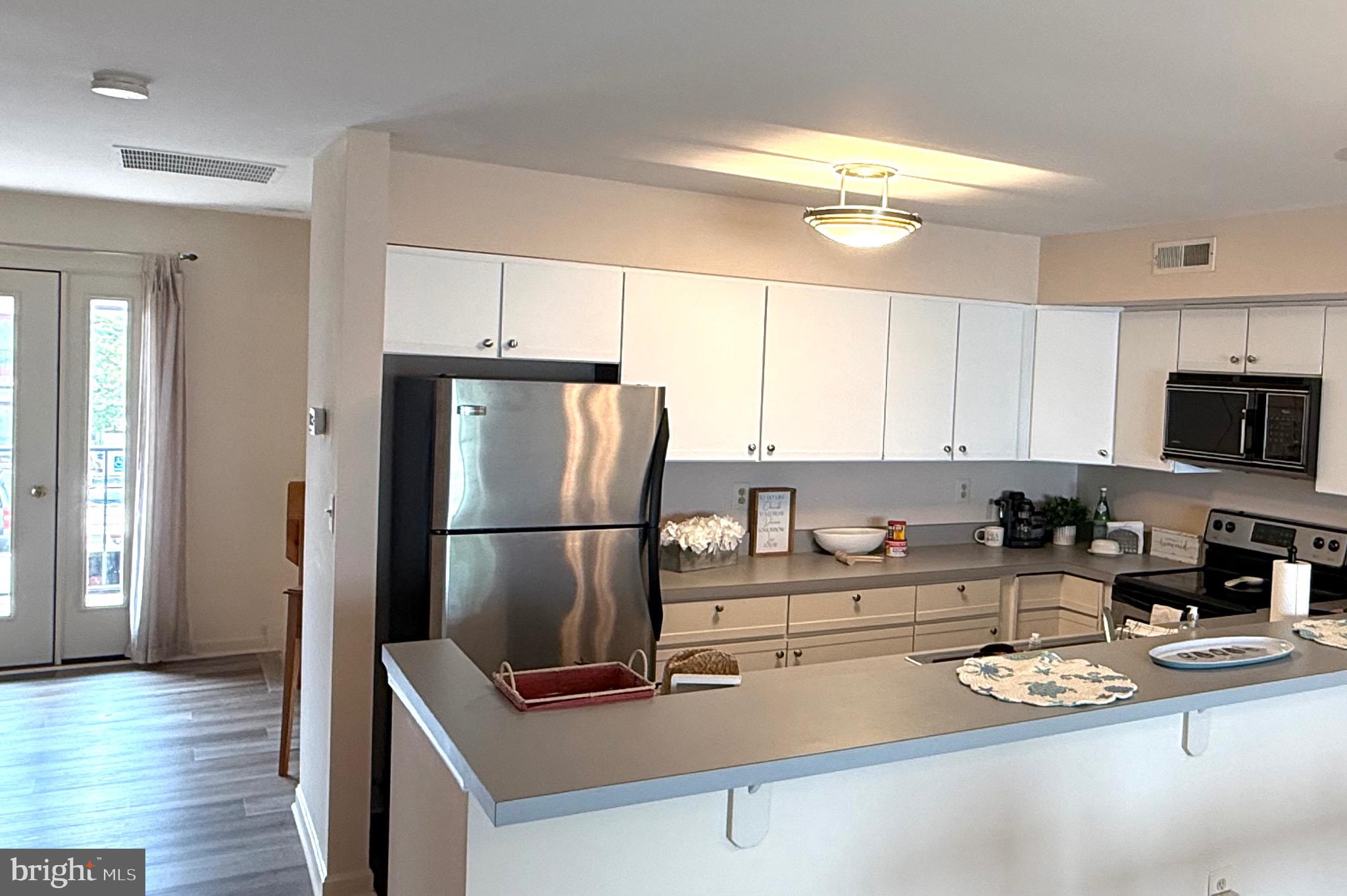 QUEENS LANDING - Residential