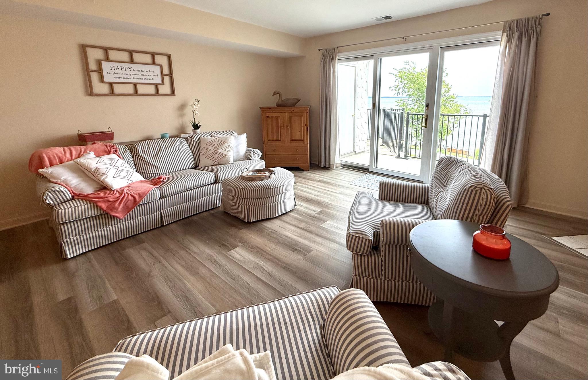 QUEENS LANDING - Residential