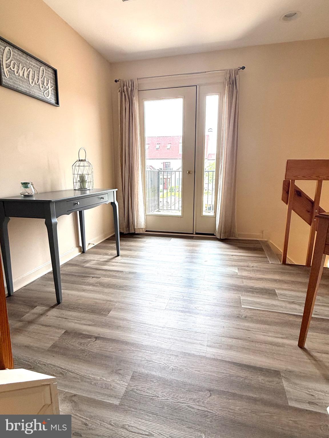 QUEENS LANDING - Residential