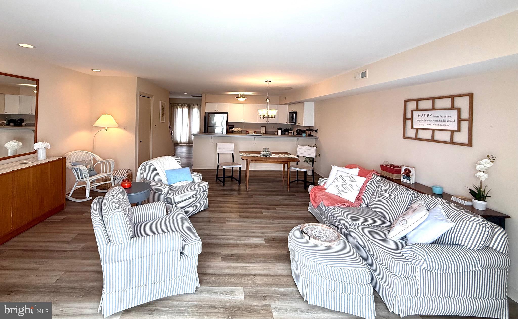 QUEENS LANDING - Residential