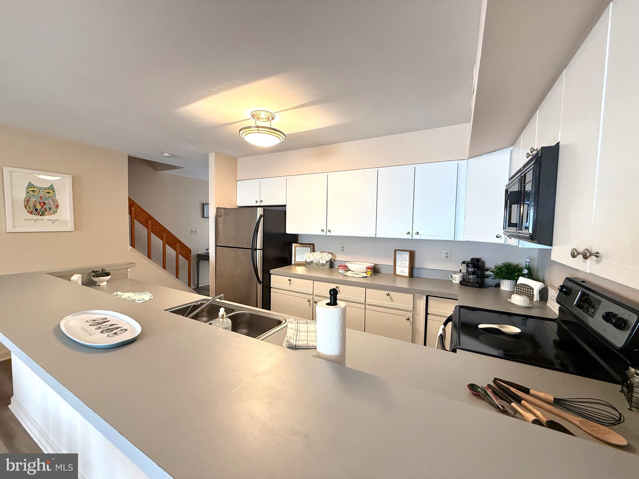 QUEENS LANDING - Residential