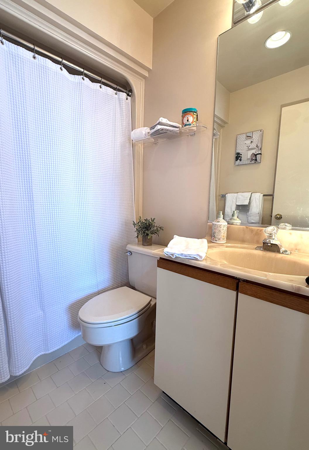 QUEENS LANDING - Residential