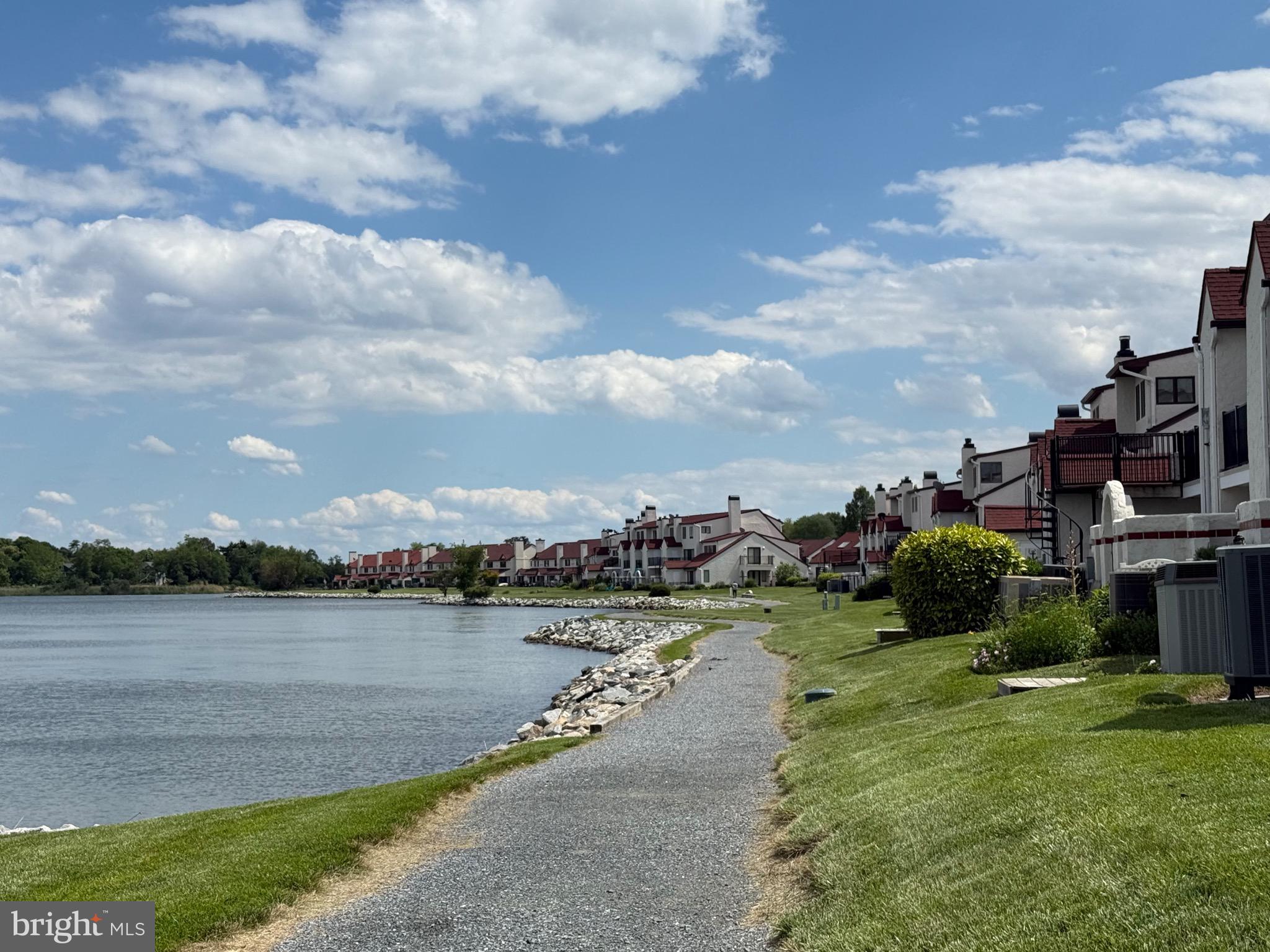 QUEENS LANDING - Residential