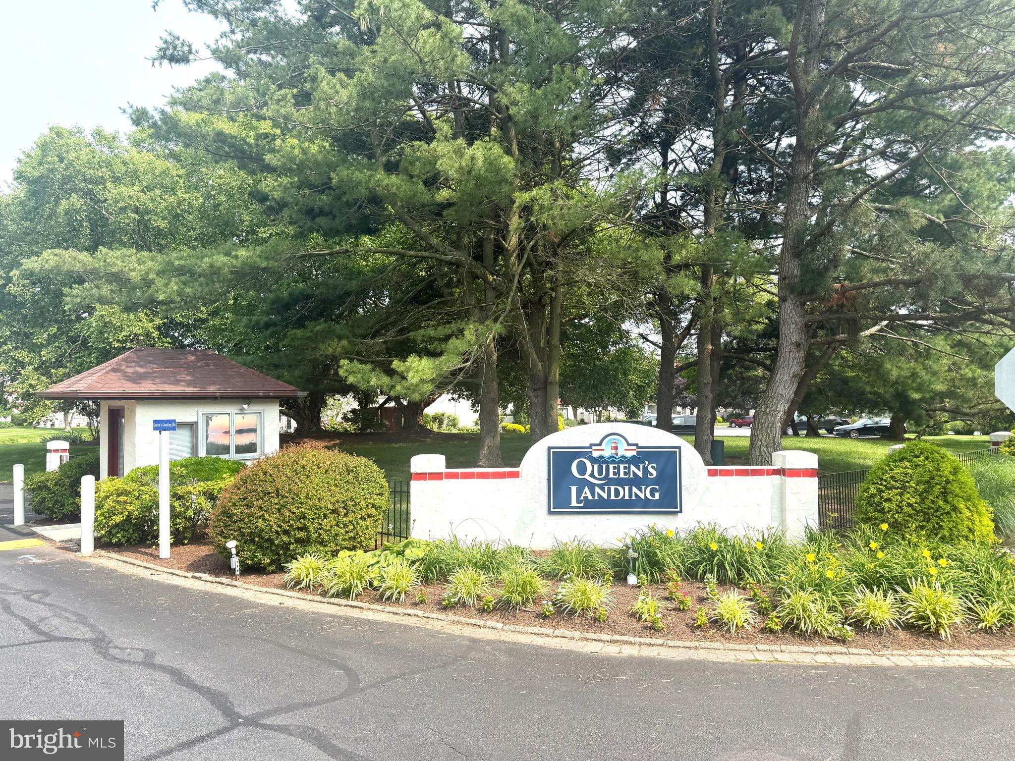 QUEENS LANDING - Residential