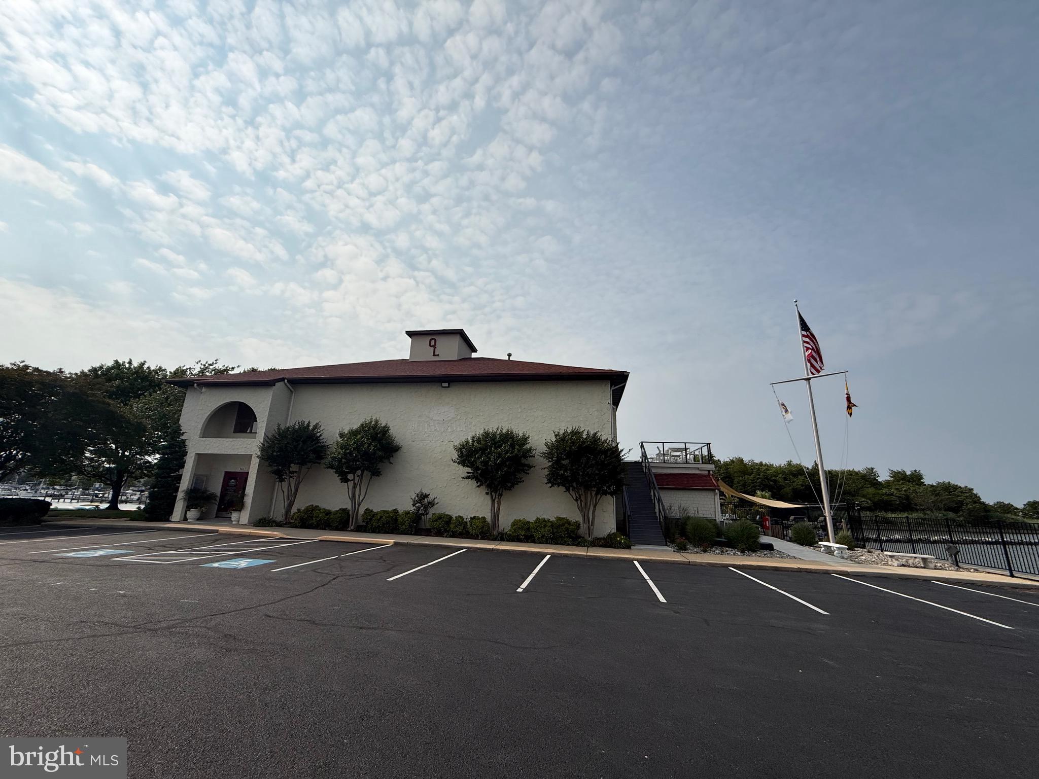 QUEENS LANDING - Residential