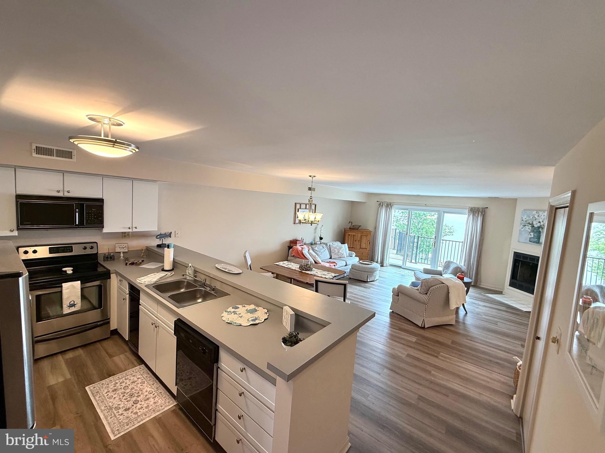 QUEENS LANDING - Residential