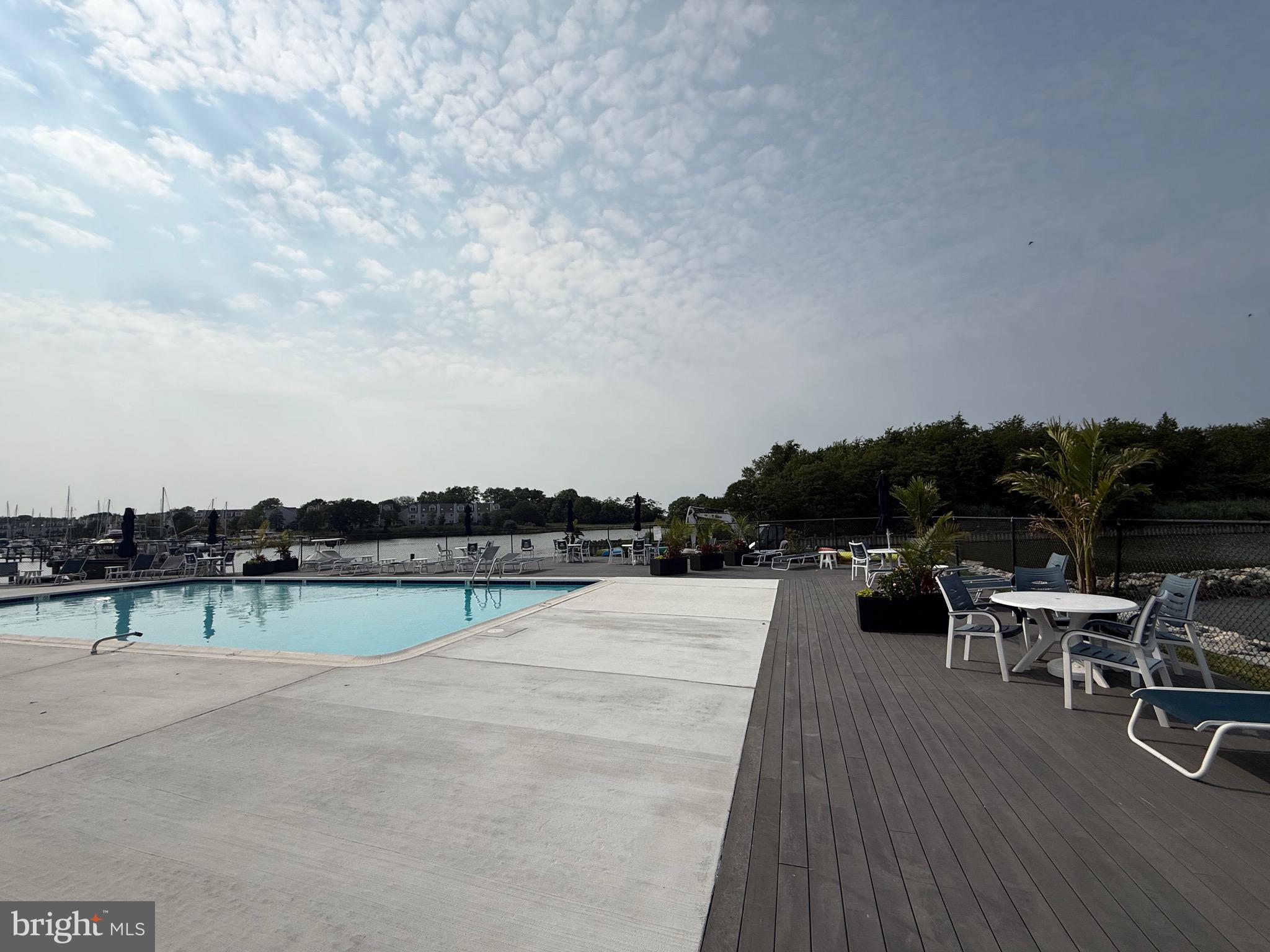 QUEENS LANDING - Residential