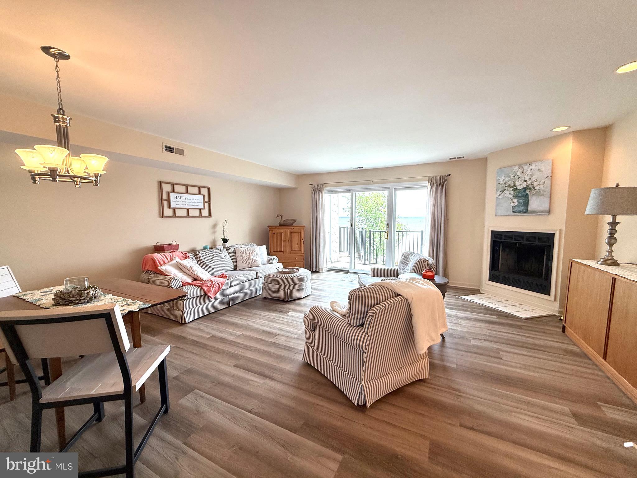 QUEENS LANDING - Residential