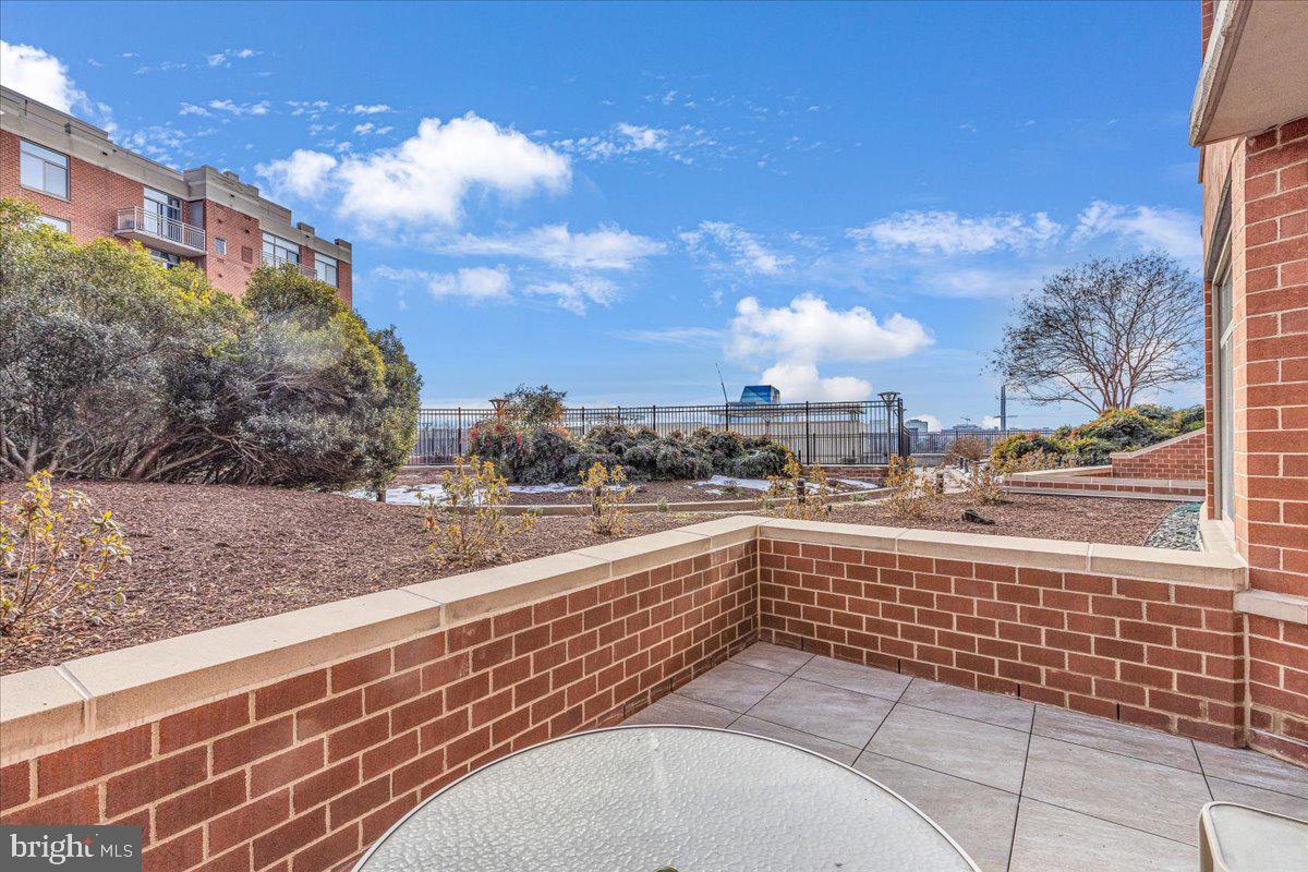 ECLIPSE ON CENTER PARK - Residential Lease