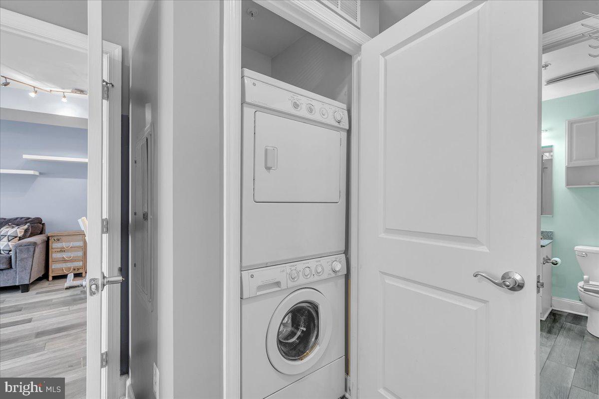 ECLIPSE ON CENTER PARK - Residential Lease