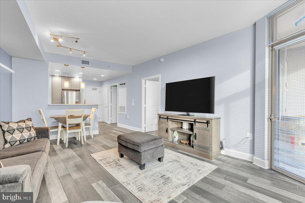 ECLIPSE ON CENTER PARK - Residential Lease