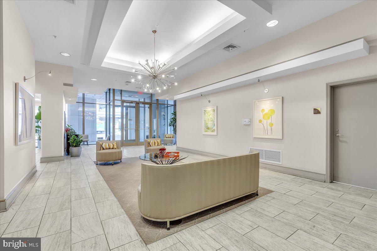 ECLIPSE ON CENTER PARK - Residential Lease