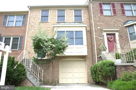 Townhouse For Rent - 8408 Millwood Drive<br/> SPRINGFIELD, VA 22152
