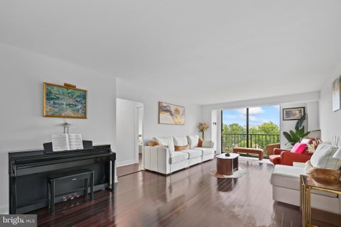 Photo of 1800 Old Meadow Road #1516, MCLEAN, VA 22102 (MLS # VAFX2326900)