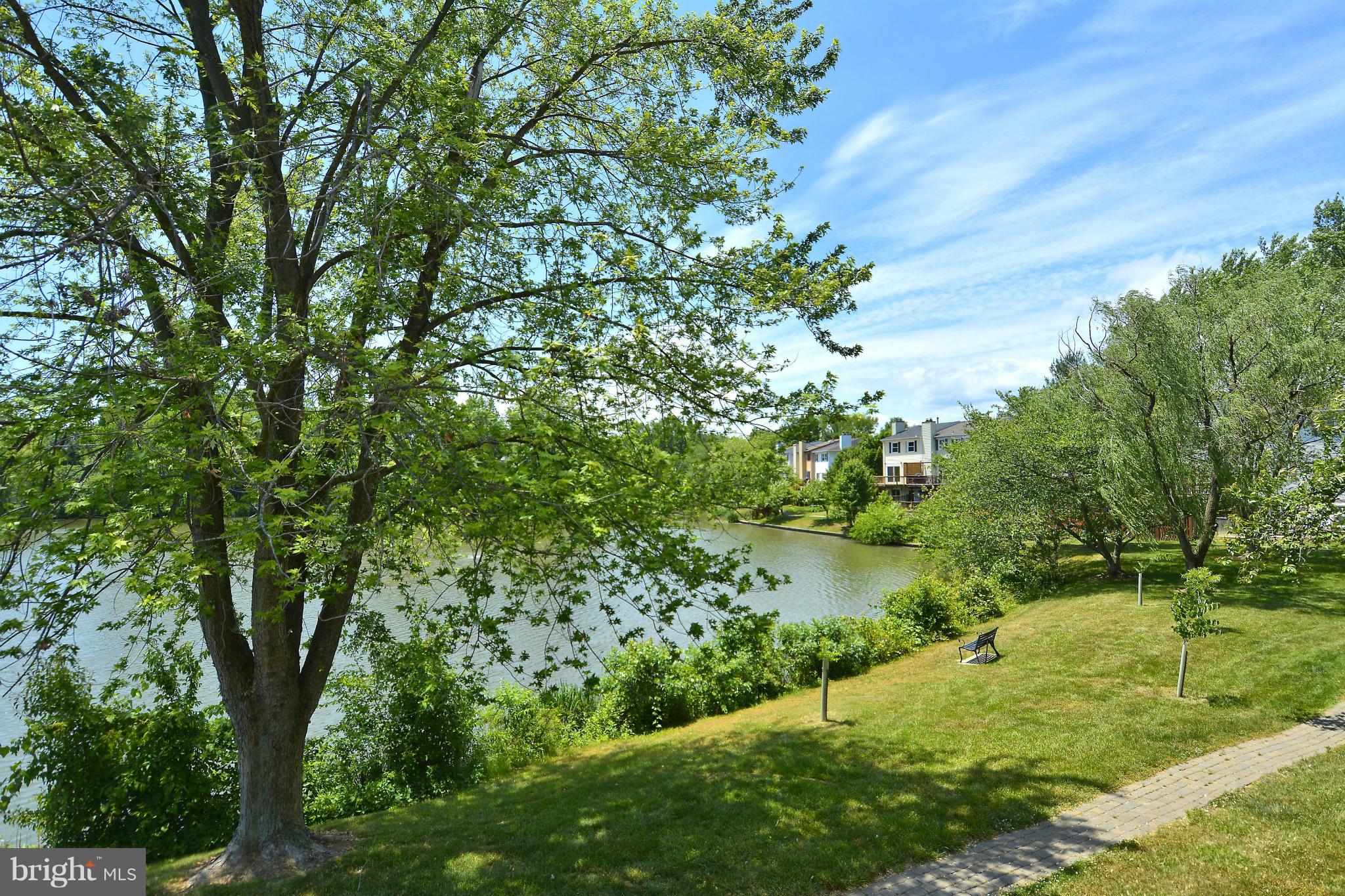 LAKE DEVEREUX - Residential