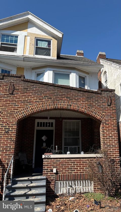 Townhouse For Sale - 230 Seneca Street<br/> HARRISBURG, PA 17110