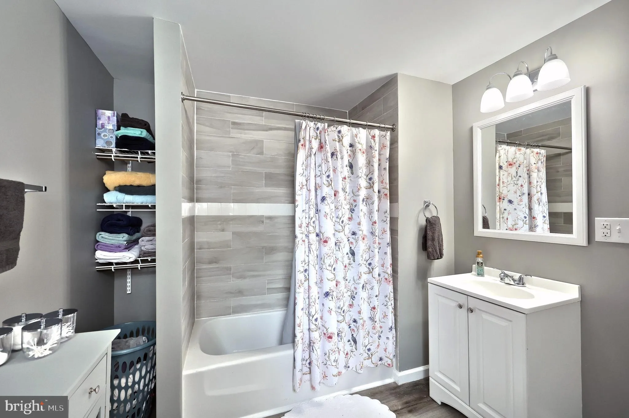 York, Pennsylvania 17403, United States, 5 Bedrooms Bedrooms, ,2 BathroomsBathrooms,Residential,Active,141785