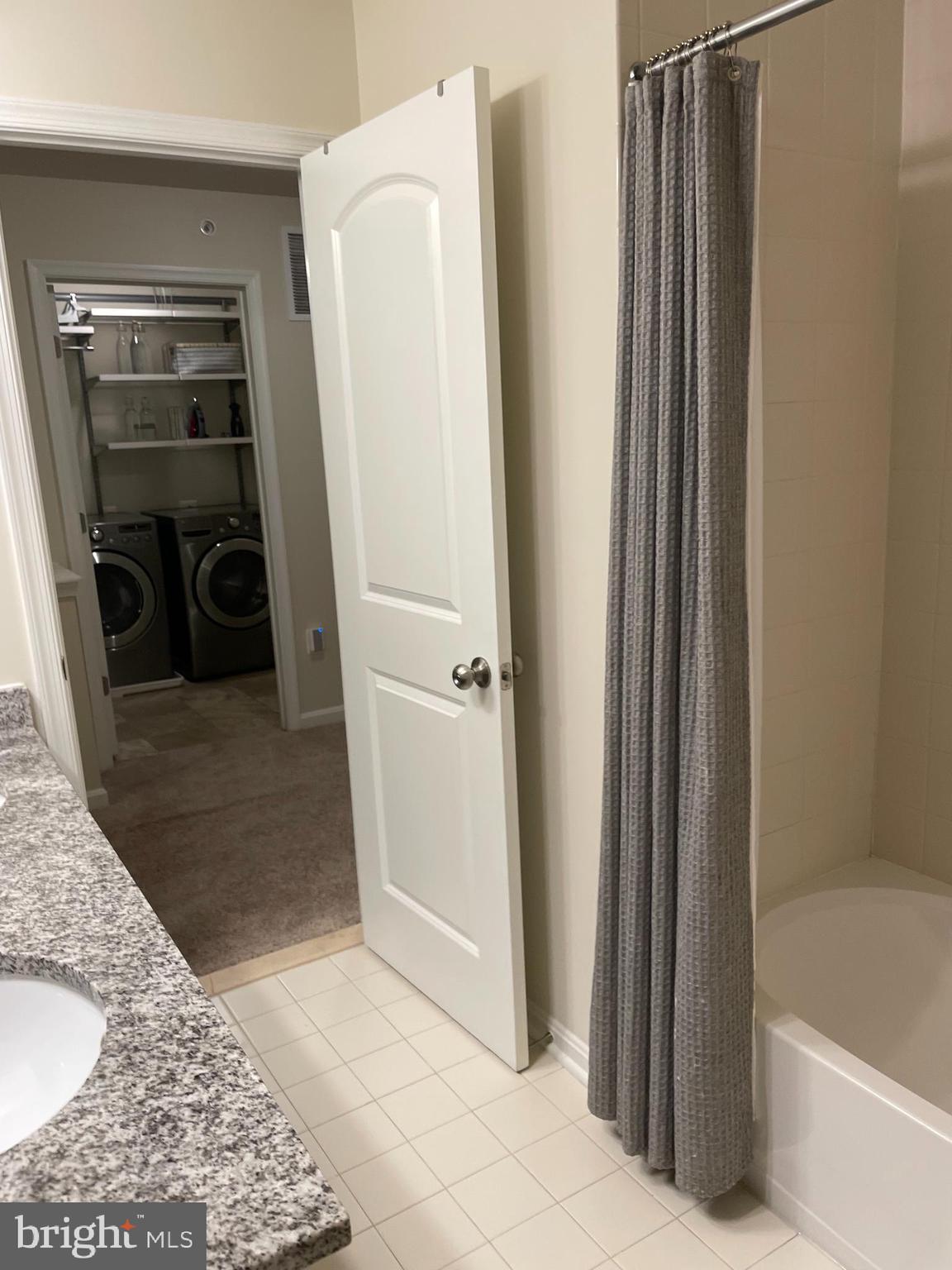 WOODMORE TOWNE CENTRE - Residential Lease