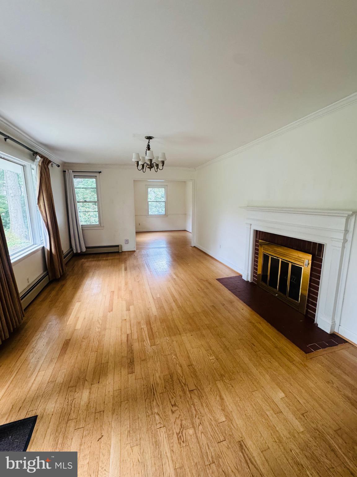 4046 ELIZABETH LANE