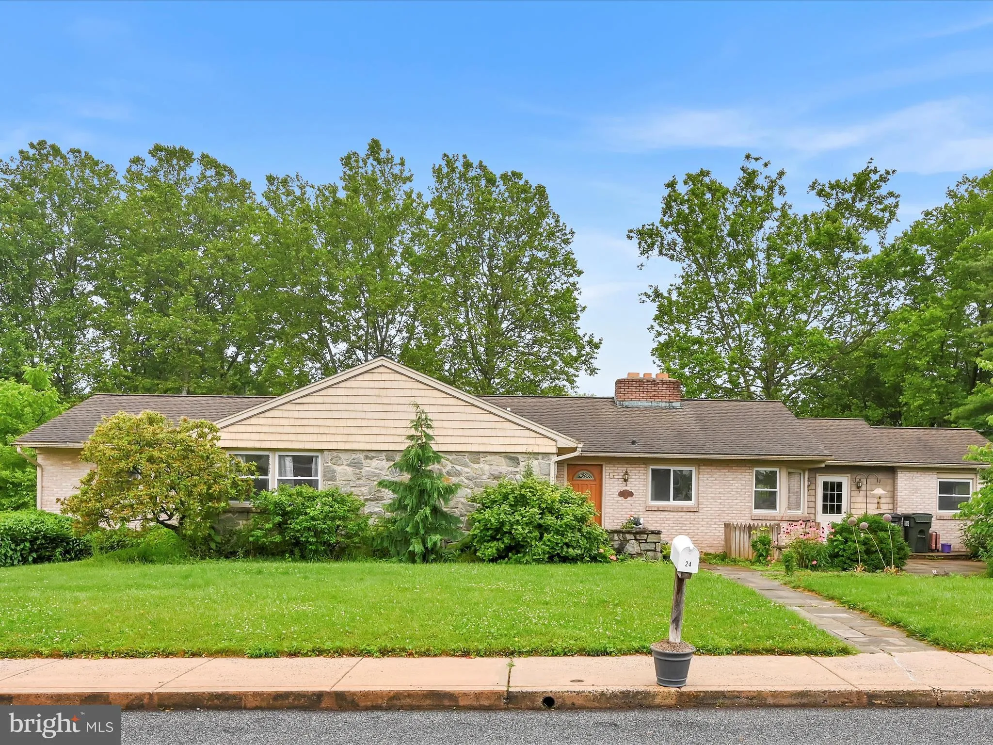 Stevens, Pennsylvania 17578, United States, 4 Bedrooms Bedrooms, ,4 BathroomsBathrooms,Residential,Pending,156113
