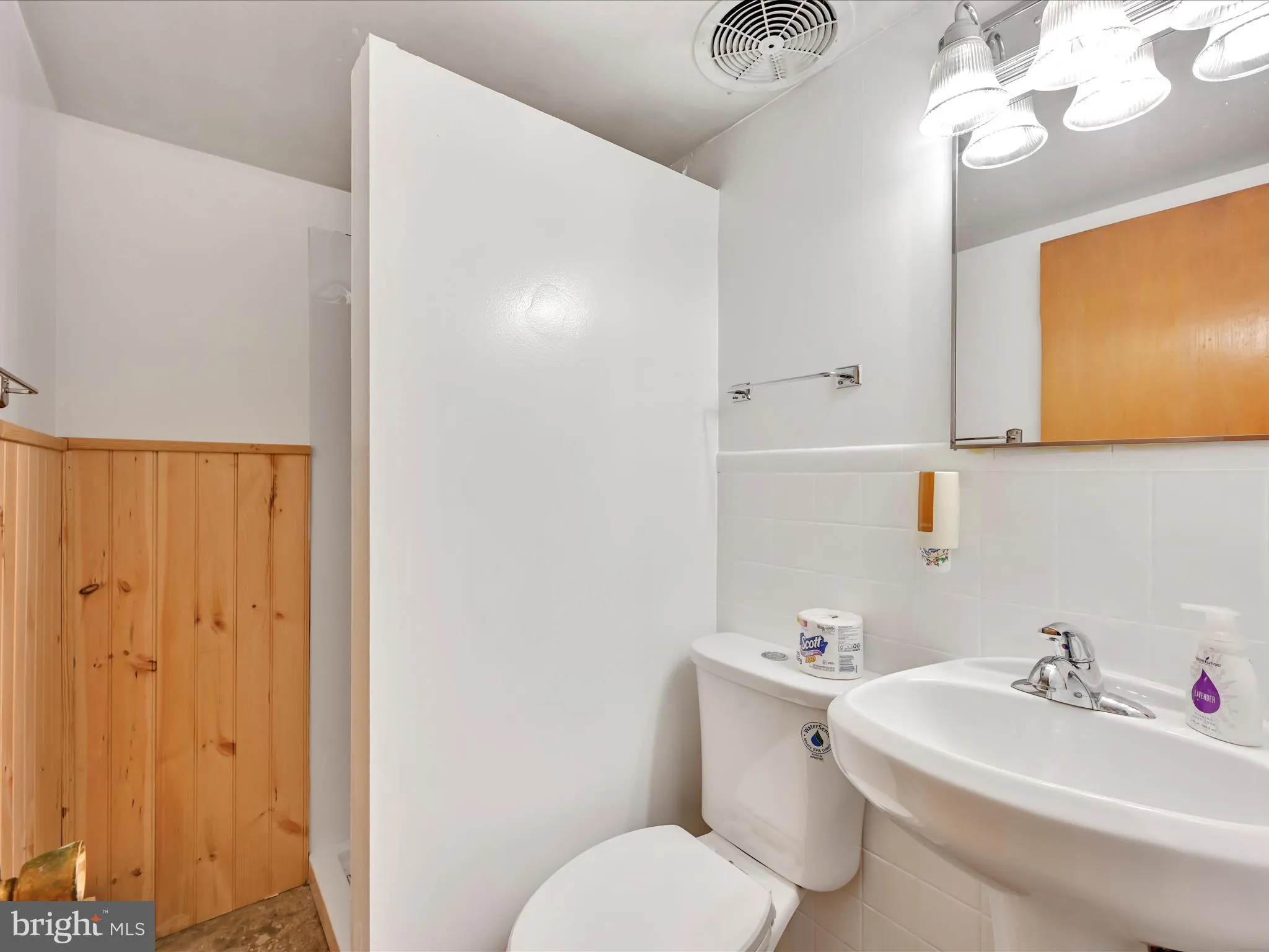 Stevens, Pennsylvania 17578, United States, 4 Bedrooms Bedrooms, ,4 BathroomsBathrooms,Residential,Pending,156113