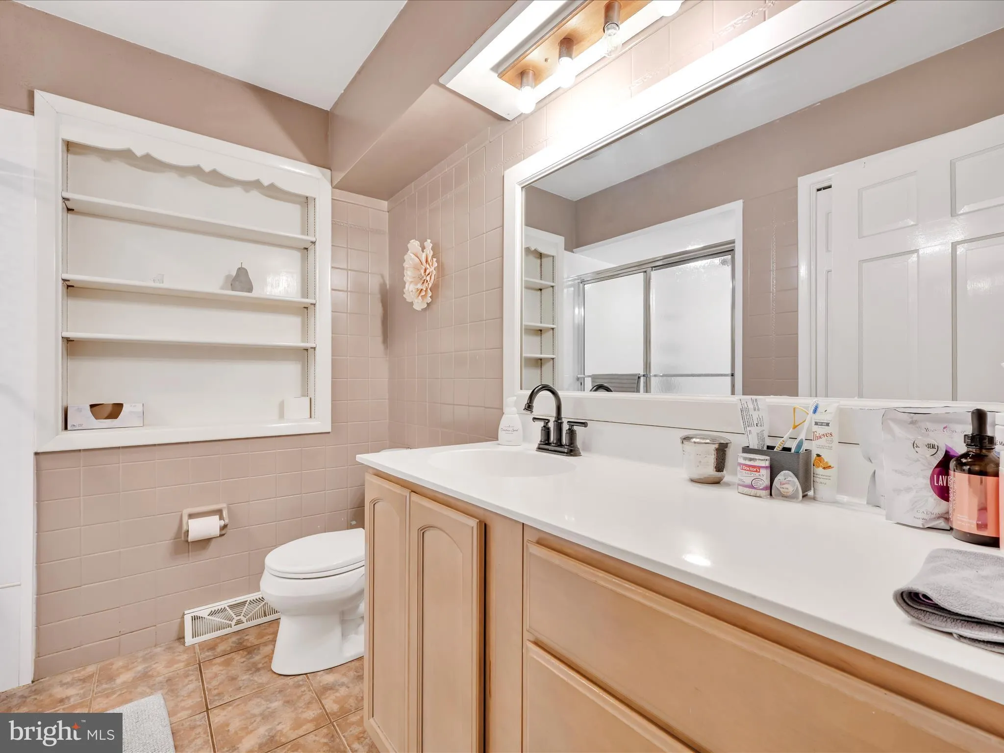 Stevens, Pennsylvania 17578, United States, 4 Bedrooms Bedrooms, ,4 BathroomsBathrooms,Residential,Pending,156113